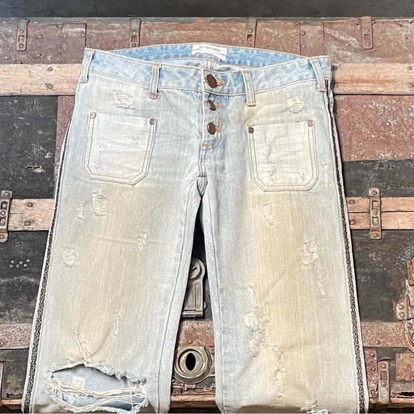 One x Teaspoon Women's Bell Bottom Light Blue Distressed Denim Jeans Size 28 - Picture 7 of 16